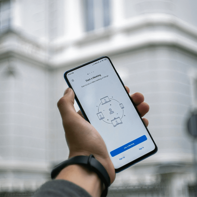 Key benefits of website & mobile app development: cross-platform development, scalability, and custom solutions.