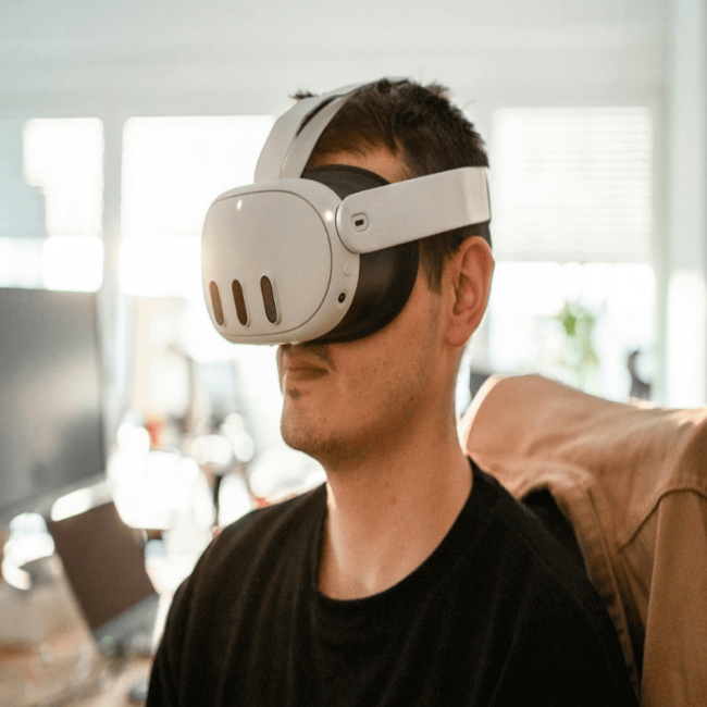 Key benefits of Metaverse solutions: strategic guidance, custom solutions, and innovative experiences.